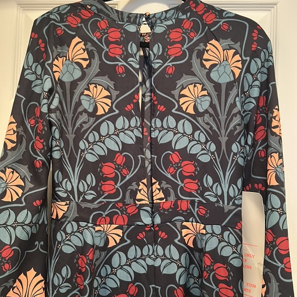 NWT ASOS maxi dress, cut out in the shoulders, chest & back. US size 8. Beautifu - Picture 8 of 8